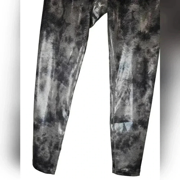Beyond Yoga Tie Dye High Waisted Shine On Midi Legging Gray Foil XS - Picture 4 of 12